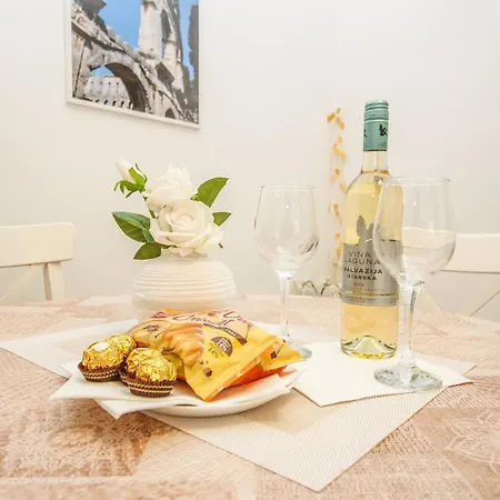 Forum Oasis Апартаменты Пула