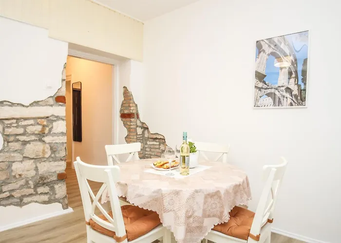 Forum Oasis Apartman Póla